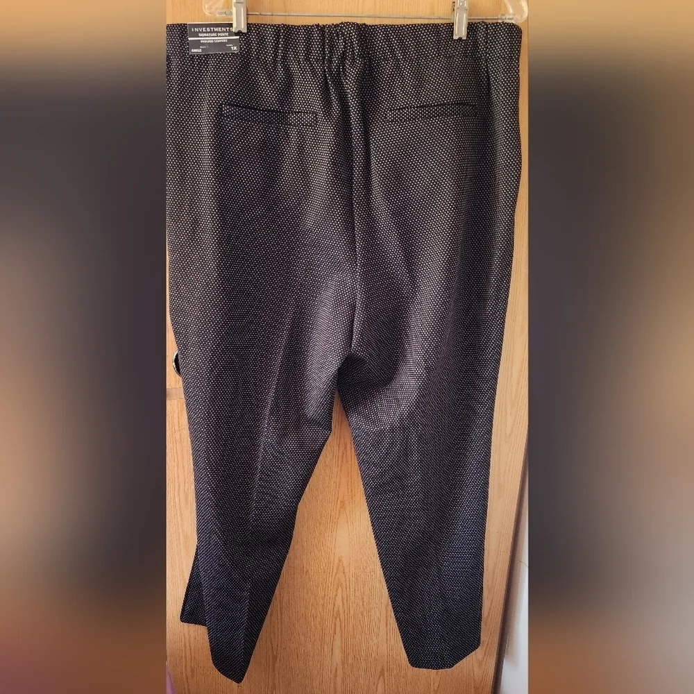 Black Ankle Cropped Pants with Elastic Waistband